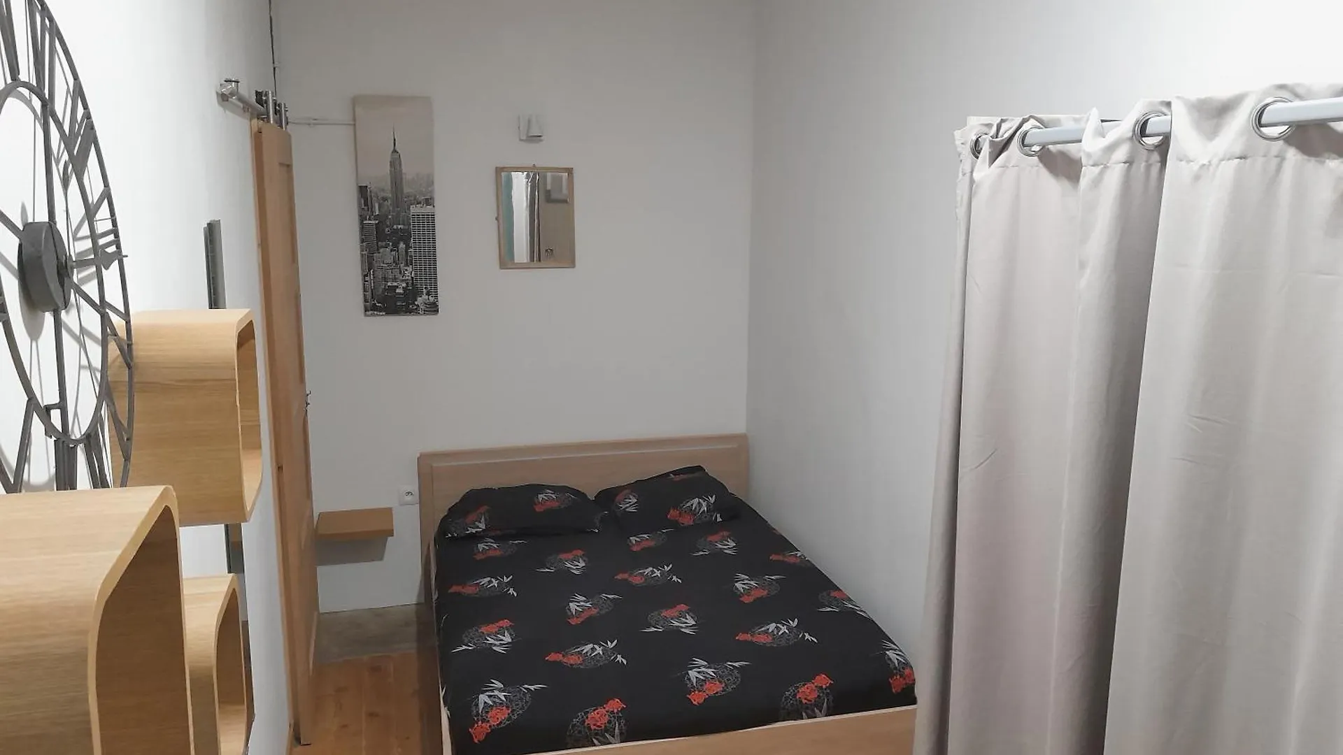 Paul Sain Apartment Avignon 0*,  France